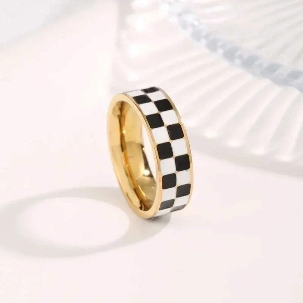 Black and‎ White Checkered 18K Gold Plated Titanium Ring Band Size 7